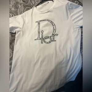 Dior tshirt barely worn great condition ready to go